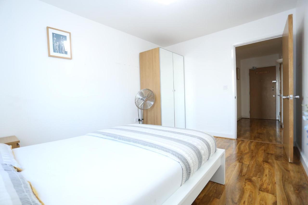 Lovely View 2 Beds 2 Bath Apartment, Лондон Екстер'єр фото