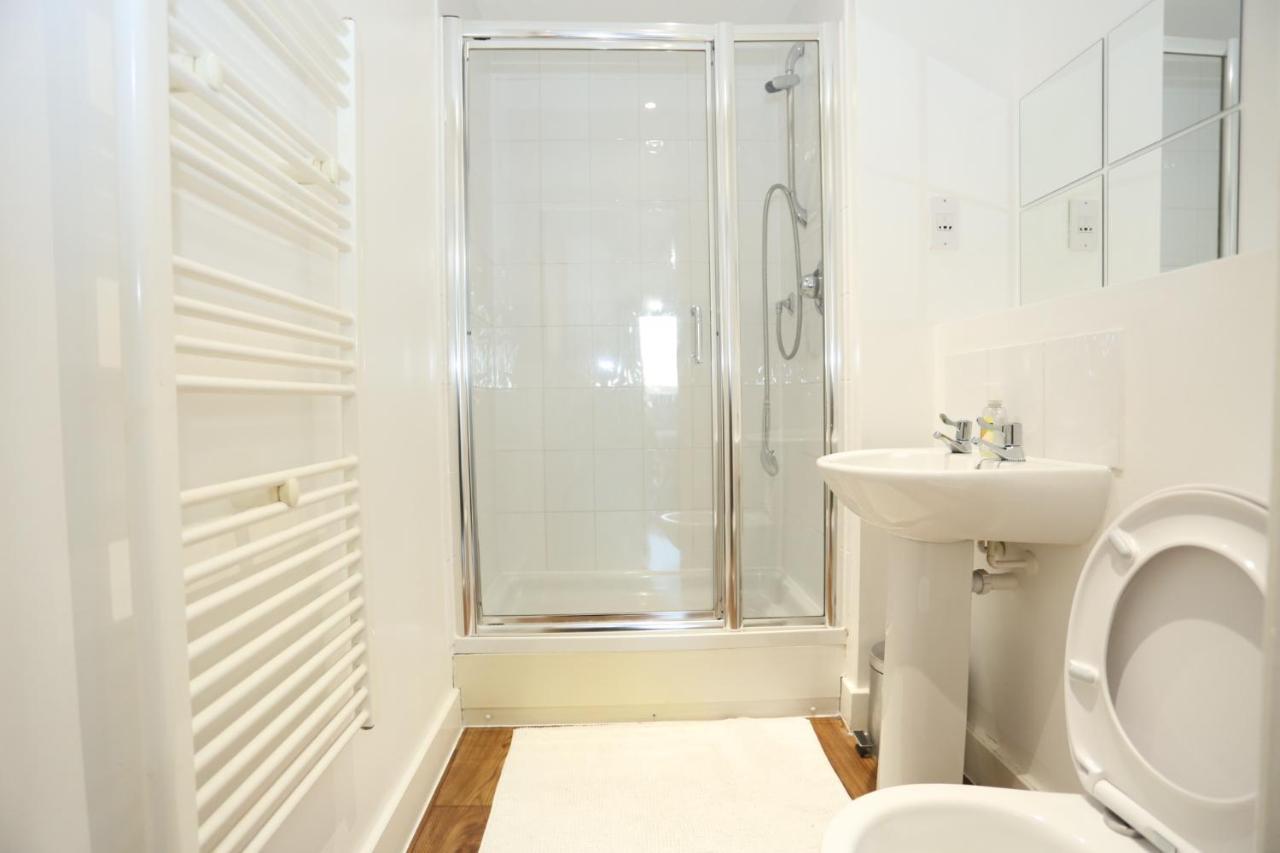 Lovely View 2 Beds 2 Bath Apartment, Лондон Екстер'єр фото